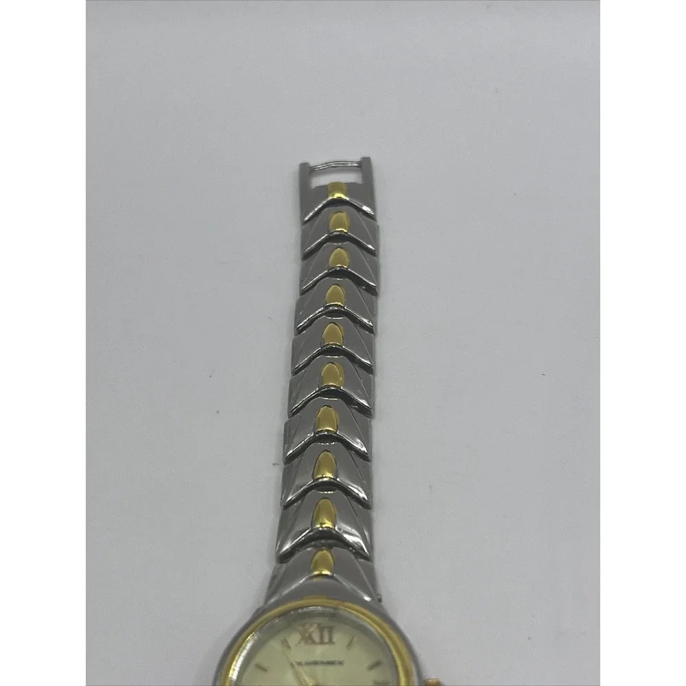 Quemax‎ Women's Quartz Watch Two Tone Band- New Battery